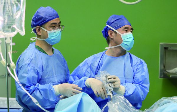 经皮肾镜钬激光碎石取石术为一肾结石患者解除多年病痛