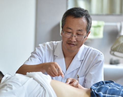 奇迹！被高压电击坠地瘫痪的他，在以岭能站能走了